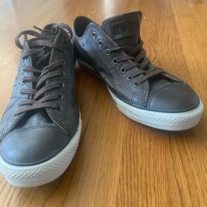 Men’s SZ 13 All Star leather converse shoes. NWOT